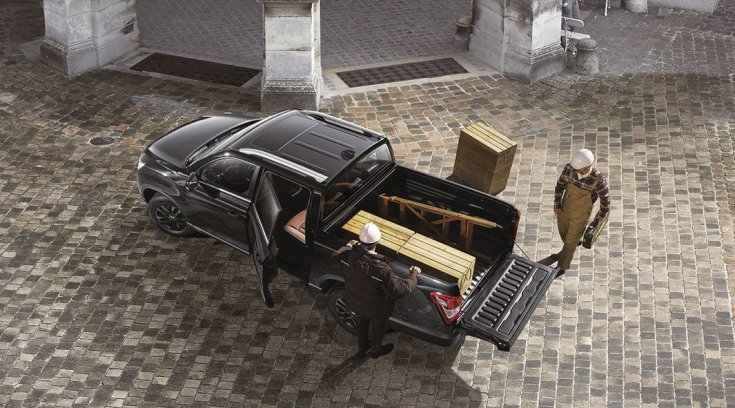 fekete Ssangyong Musso Grand Pickup