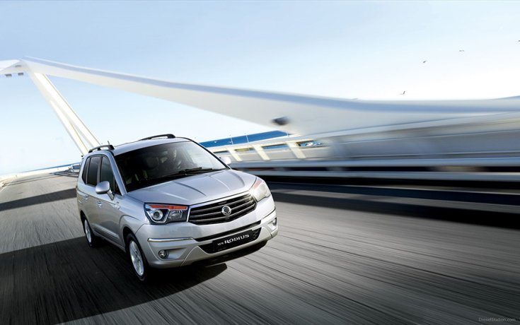 2014 Ssangyong Rodius menetközben fényképezve