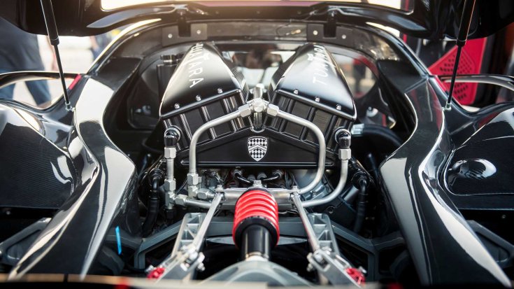 SSC Tuatara 1300 lóerős motorja hátulról