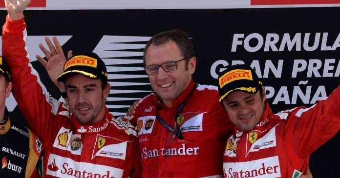 Fernando Alonso, Stefano Domenicali és Felipe Massa a Spanyol Nagydíj dobogóján