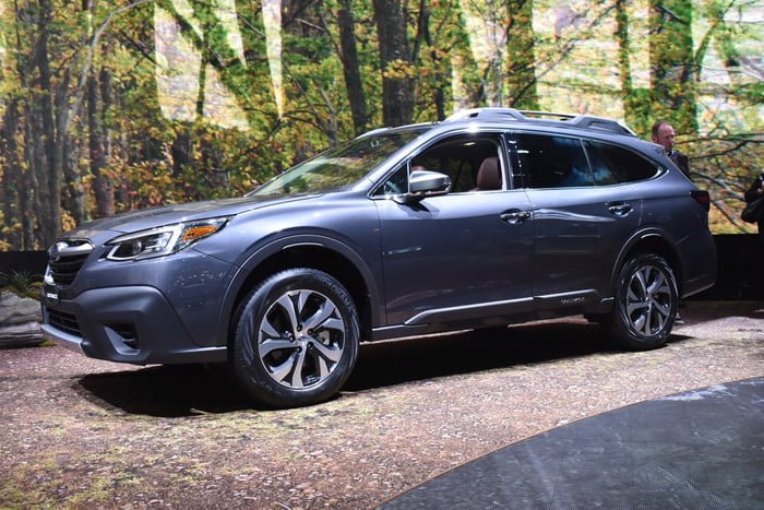 Subaru Outback 2020 oldalról