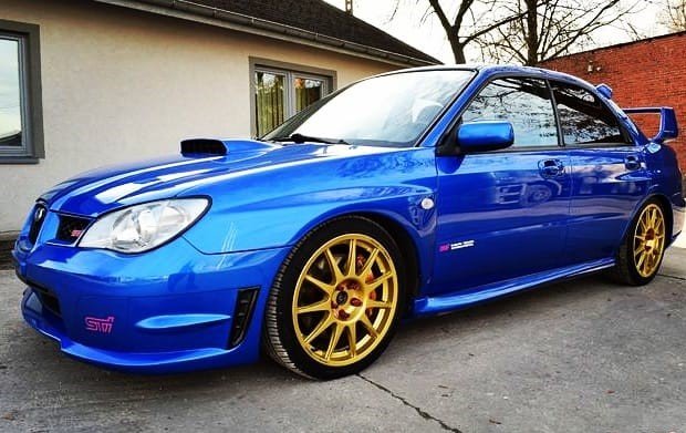 Klasszikus Subaru modell oldalról