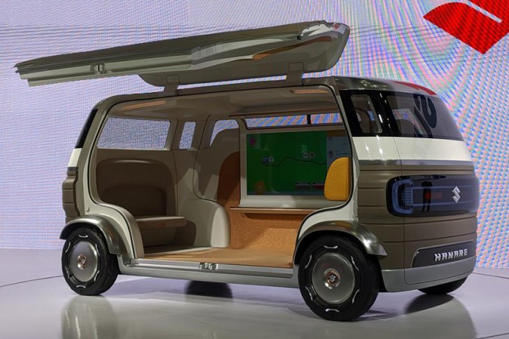 A Suzuki Hanare nyitott ajtóval