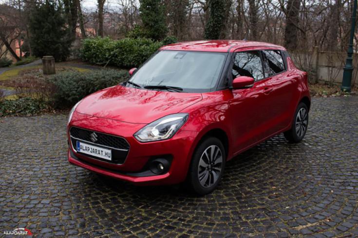 A hibrid Suzuki Swift elölről fotózva