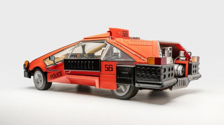 Deckard Sedan hátulról