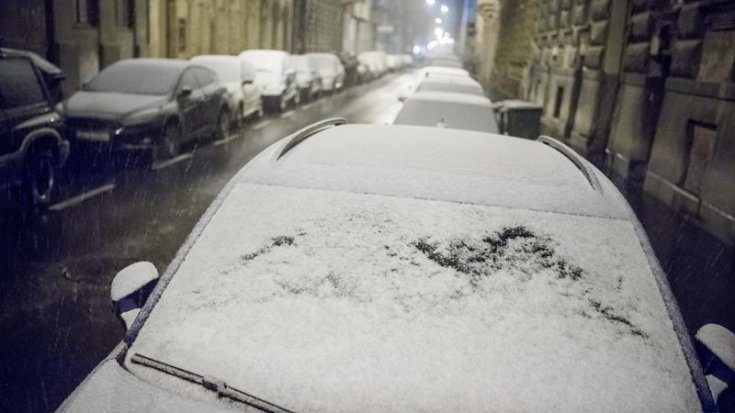 Havas szélvédő szemből