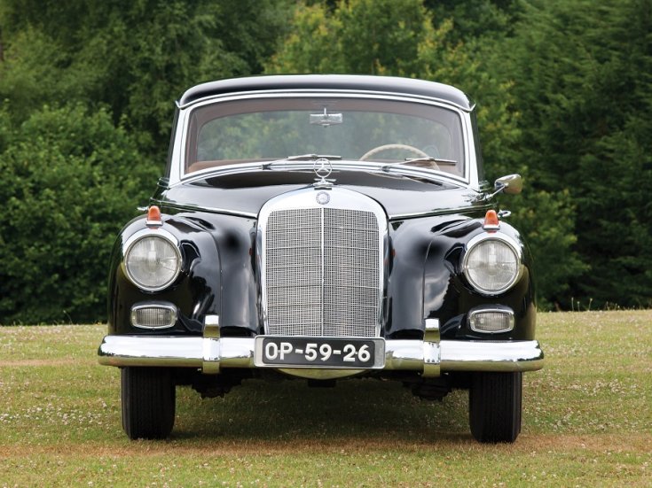 1958 Mercedes-Benz W189 Adenauer, fekete limuzin, elölnézet, szemből