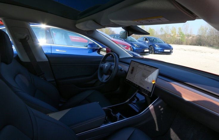 Tesla modell belülről