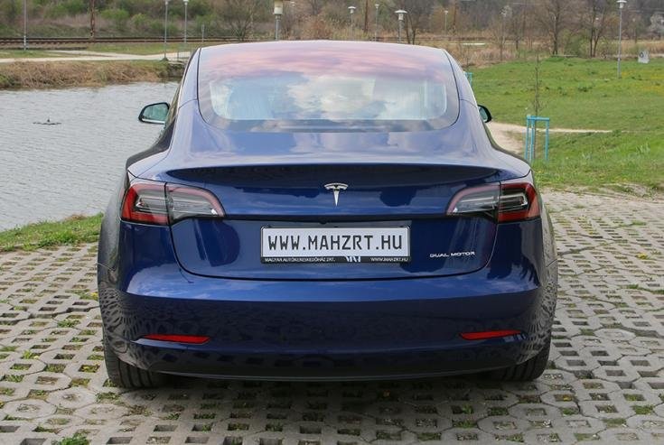 Tesla Model 3 hátulja