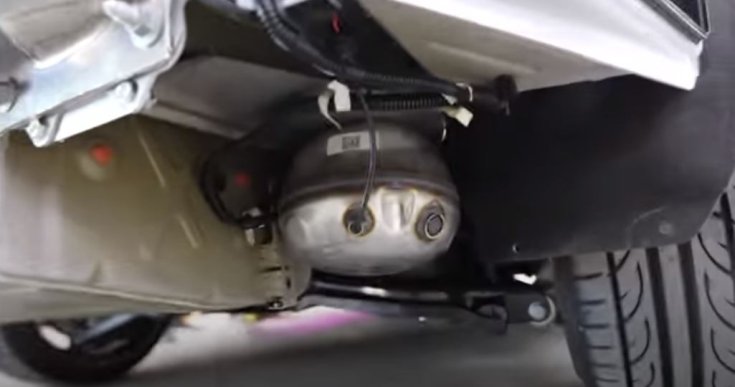 Tesla Model 3 Milltek Sports hanggenerátor