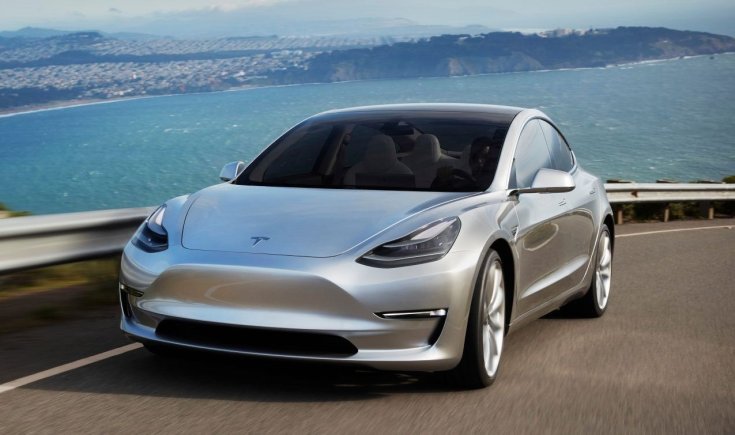 Tesla Model 3 elölről