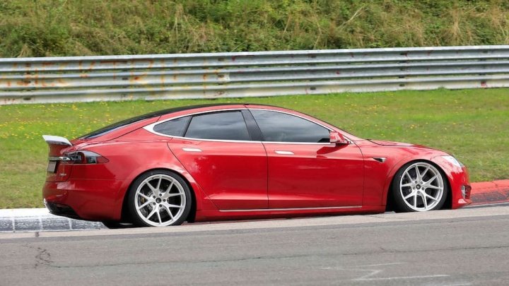 Tesla Model S Plaid prototípus oldalról