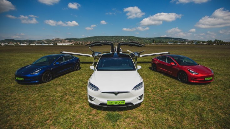 Teslák + repülő, tesla model3, tesla model x,