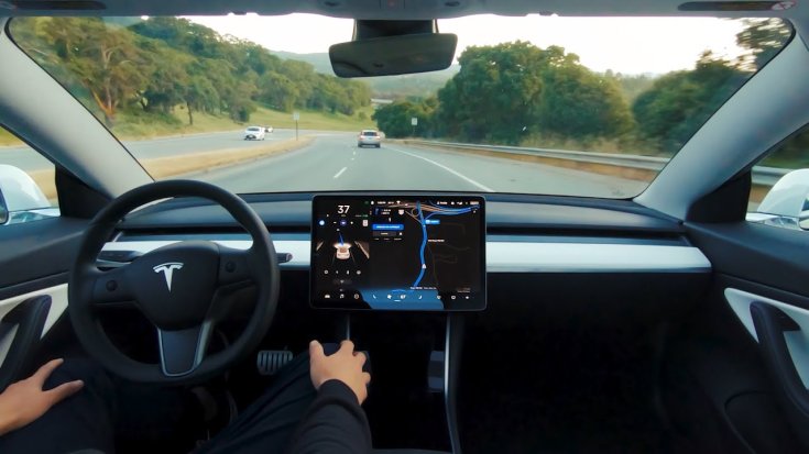 Tesla Model 3 részleges önvezetés