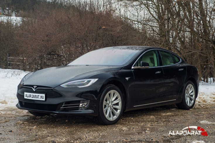 Tesla 100D szemből