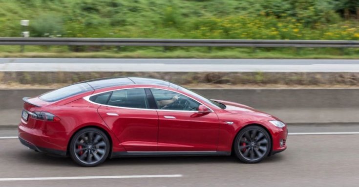 Telsa model 3 menet közben