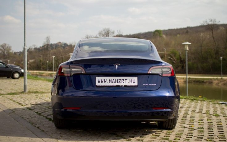 Tesla Model 3 Standard Range Plus ár
