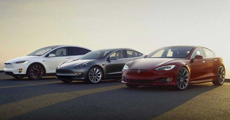 Tesla Model X, Model 3 és Model S egymás mellett
