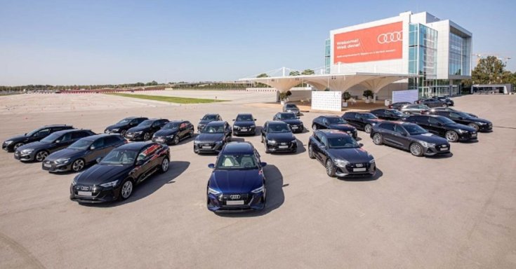 Tisztán elektromos Audi modellek sorakoznak egymás mellett