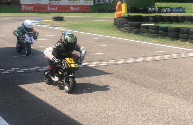 Kecskés Tamás a Rietiben található pályán motorozva