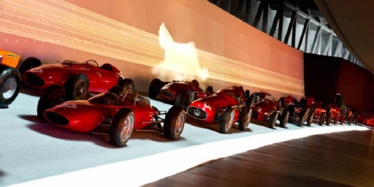 Forma-1-es versenyautók időrendi sorrendben a torinói Museo dell'automobilén