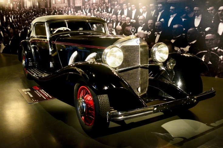 Második világháborús Mercedes kabrió a torinói Museo dell'automobilen