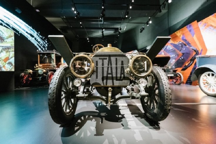 A torinói Museo dell'automobilen kiállított old-timer autók
