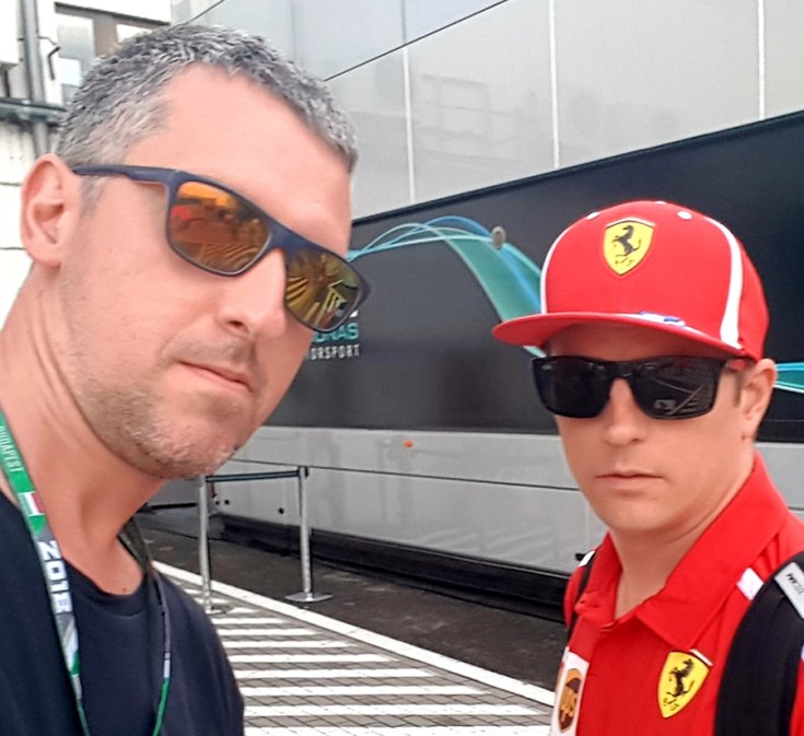 Tóth Krisztián Márk és Kimi Raikkönen szemből fotózva