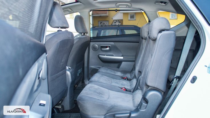 Toyota Prius Plus ülések