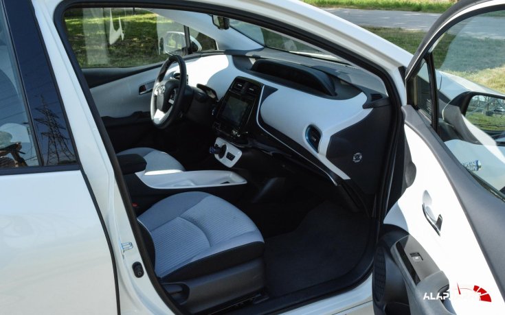 Toyota Prius Plug-in Hybrid anyós ülés