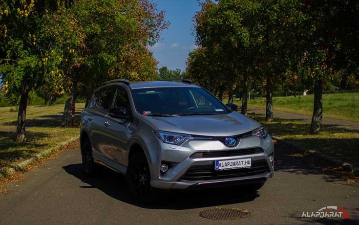 Toyota RAV4 SUV elölről