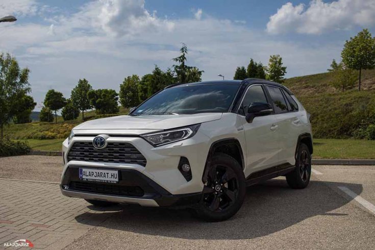 2019-es Toyota RAV4 SUV elölről