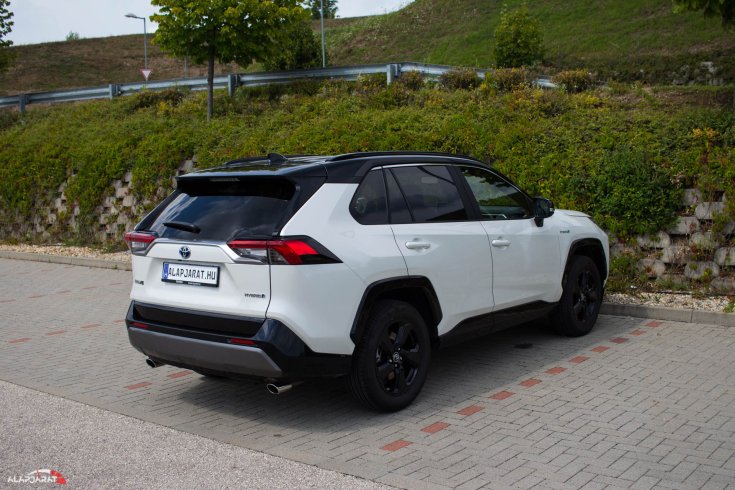 Toyota RAV4 Hybrid Teszt Alapjárat