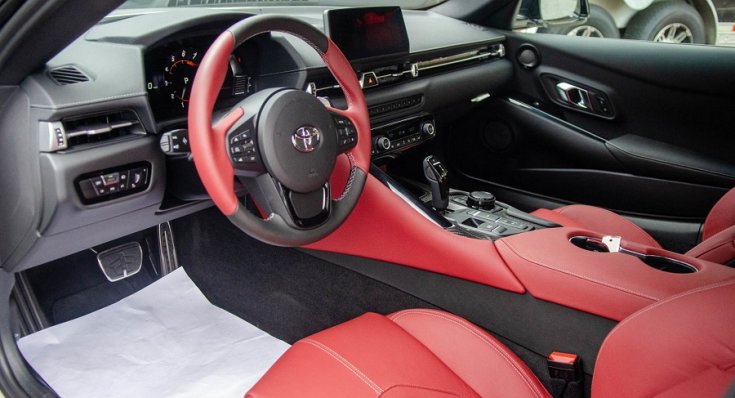 2020 Toyota Supra GR Launch Edition piros bőrbelső