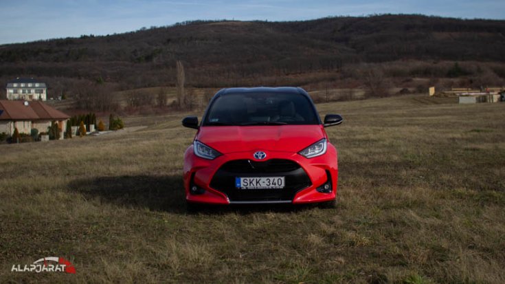 Toyota Yaris hybrid teszt alapjáraat