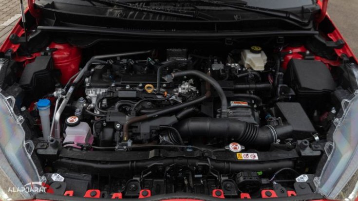 Toyota Yaris hybrid teszt alapjáraat