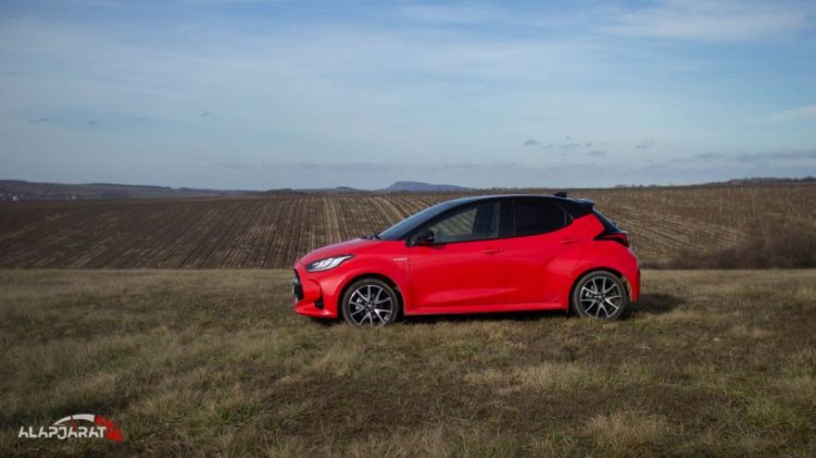 Toyota Yaris hybrid teszt alapjáraat