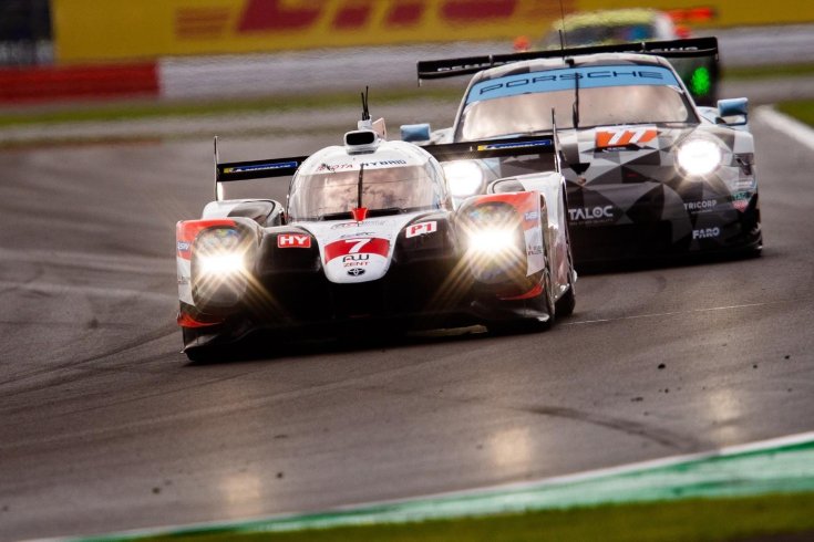 LMP1-es Toyota és Dempsey-Proton Porsche szemből