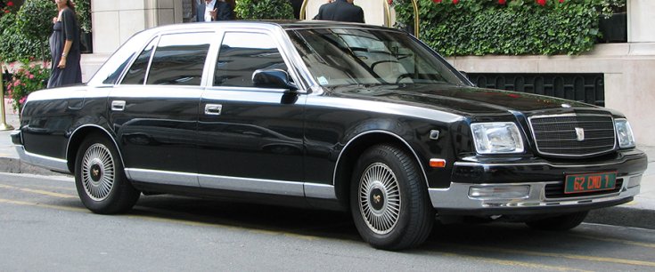 A Toyota Century limuzin