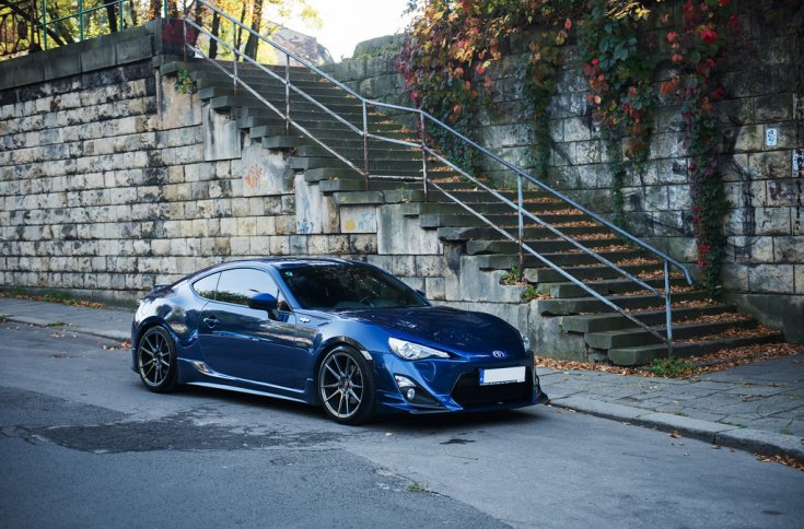 Toyota GT86 JR21-es felniken, gyári bodykittel, oldalról