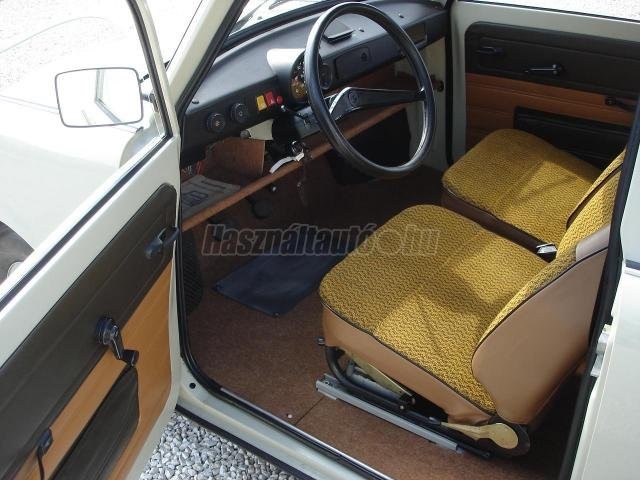 Trabant 601 S barna színű utastere