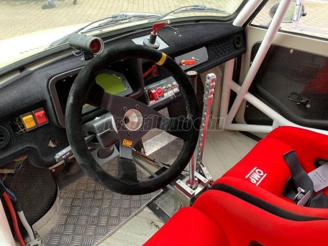 Egyedi építésű Trabant beltere