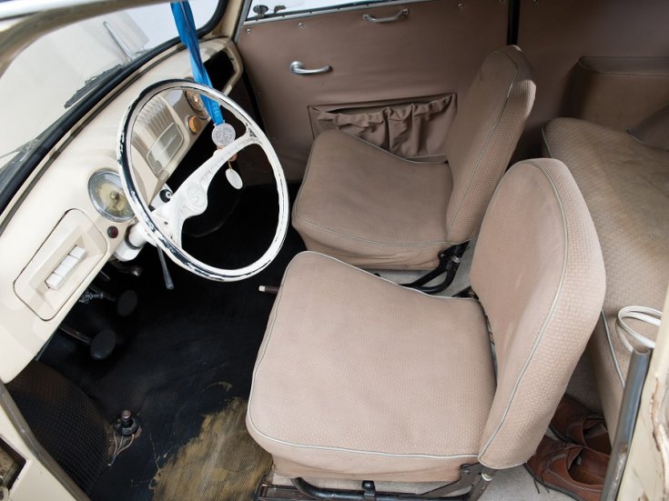 RM Sotheby’s Trabant P50, műszerfal, fehér, oldalnézet, balról, veterán, retrovasak, alapjárat