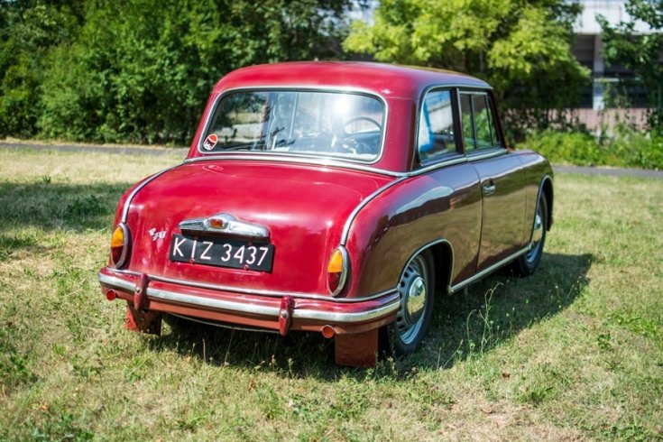 1955 IFA AWZ Trabant P70, CLASSIC DRIVER, retrovasak, szedán, vörös, hátulnézet, oldalról, jobbról