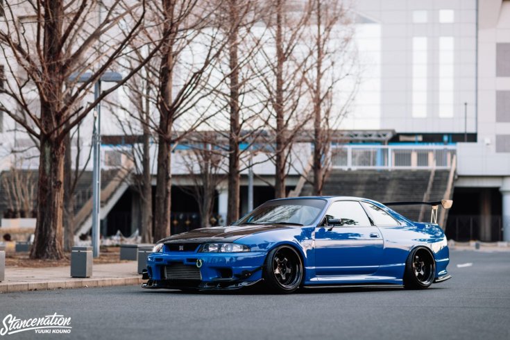 Shinichiro Shirasaka Nissan Skyline R33 GTR-je oldalról