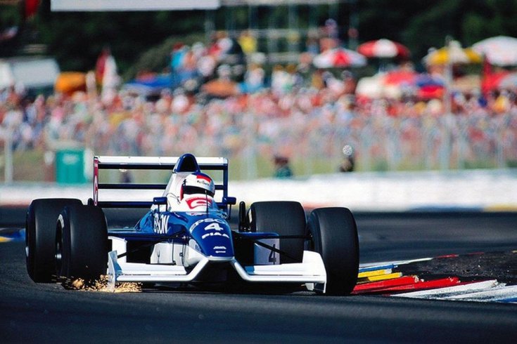 Jean Alesi és a Tyrrell 019
