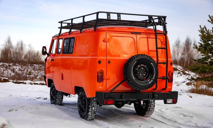 UAZ SGR Combi Expedition hátulról