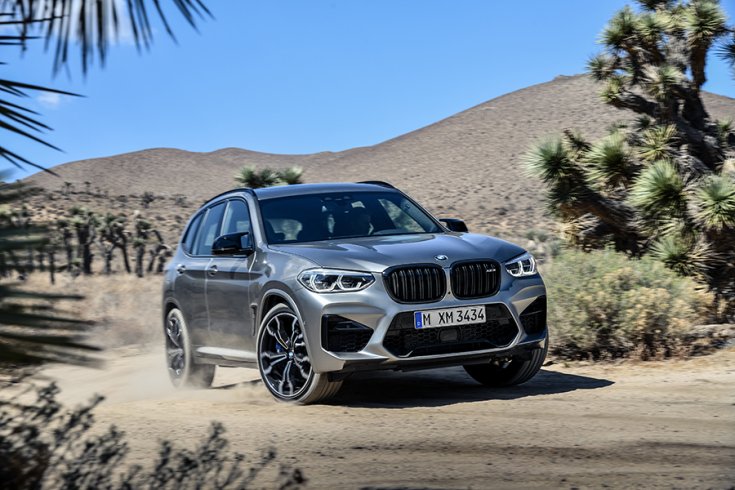 BMW X3 M szemből terepen