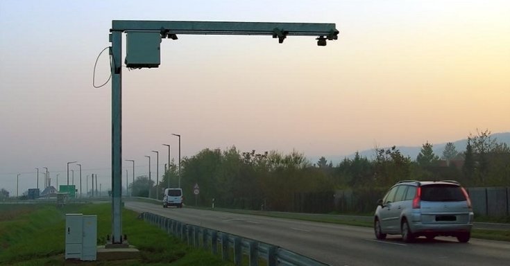 VÉDA-kapu az 56-os számú főút szekszárdi szakaszán
