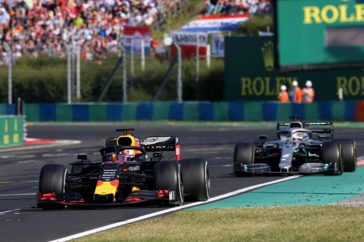 Verstappen Hamilton előtt
